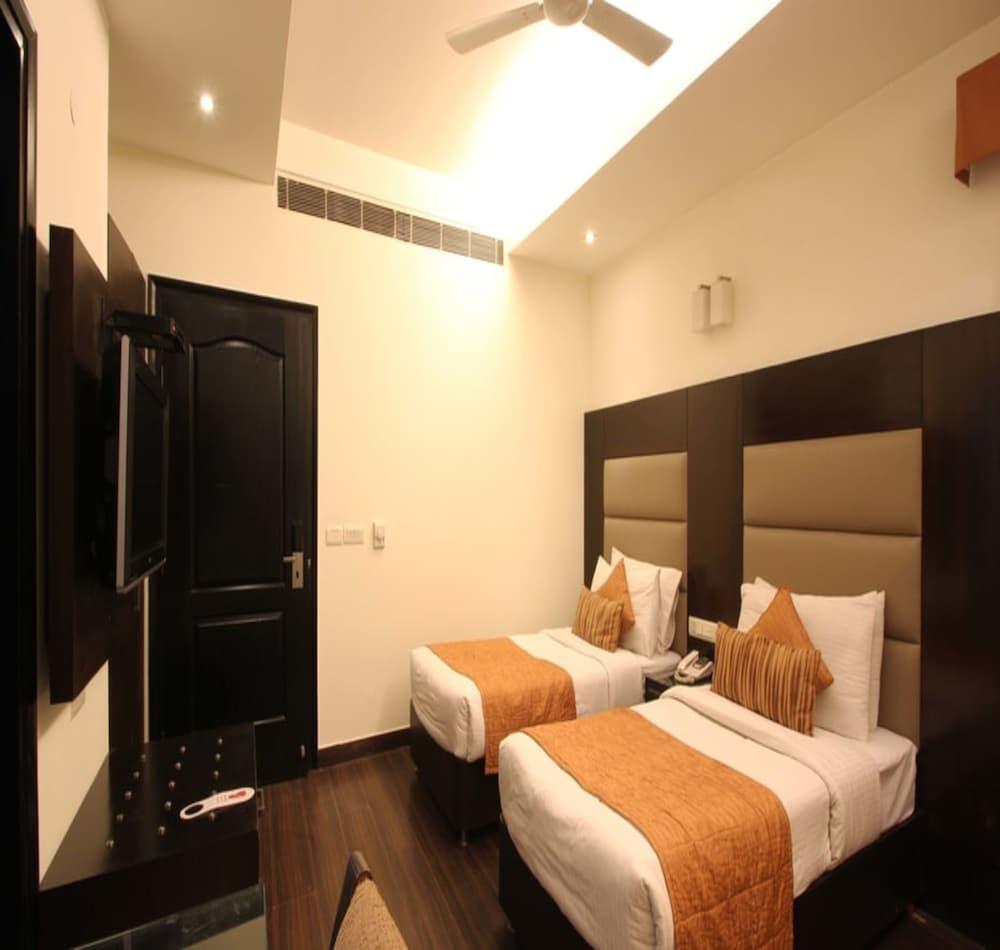 Jht Hotels New Delhi Buitenkant foto