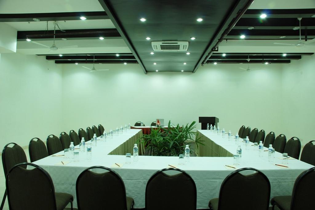 Jht Hotels New Delhi Buitenkant foto