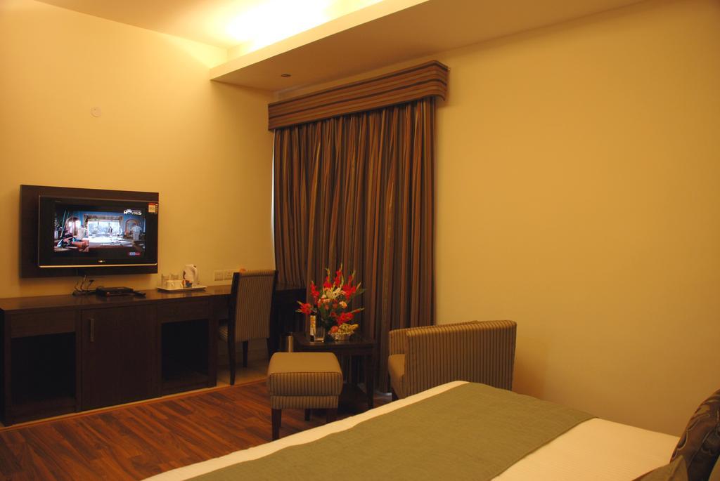 Jht Hotels New Delhi Buitenkant foto