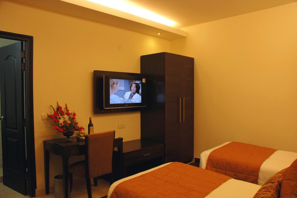 Jht Hotels New Delhi Buitenkant foto